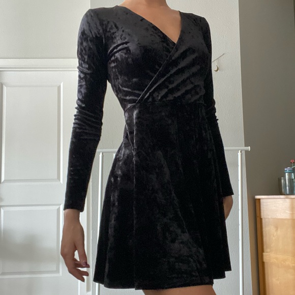 Forever 21 Dresses & Skirts - Velvet Dress
